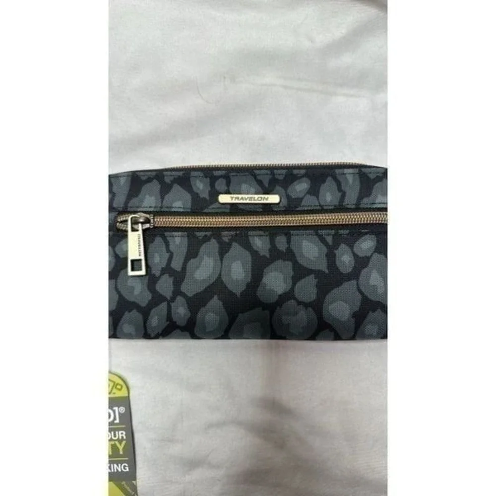 Travelon Animal Print Weistlet/Wallet. New.
